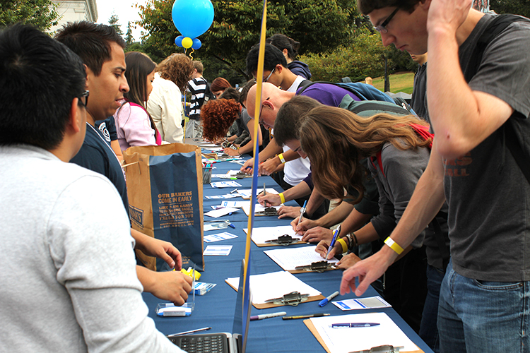 Students register at the 2014 New Graduate Student Orientation. 