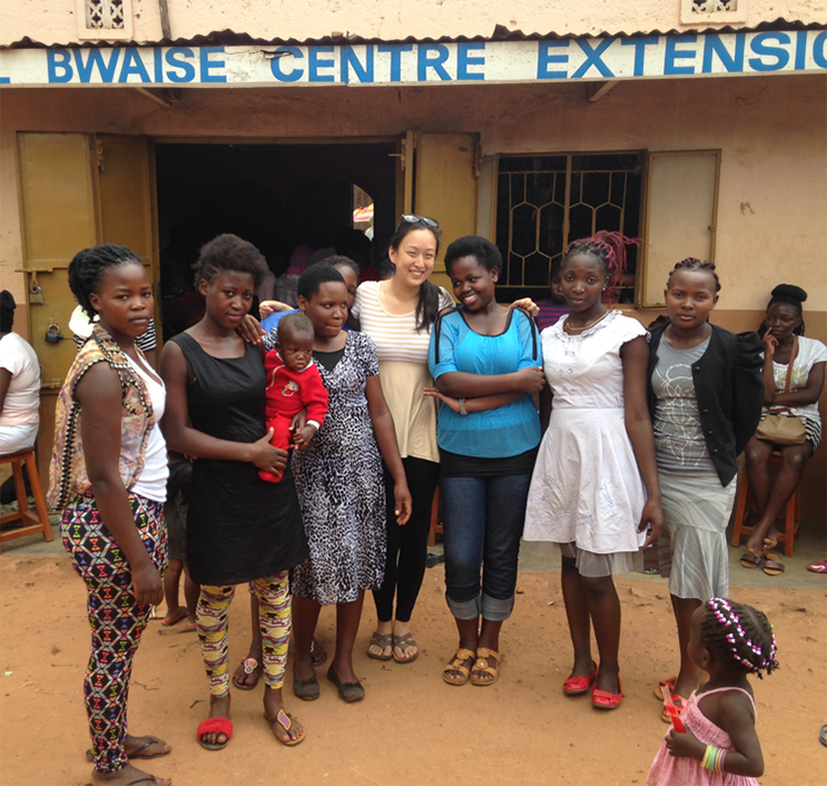 Photo of Iris Lin with Ghanians in Ghana